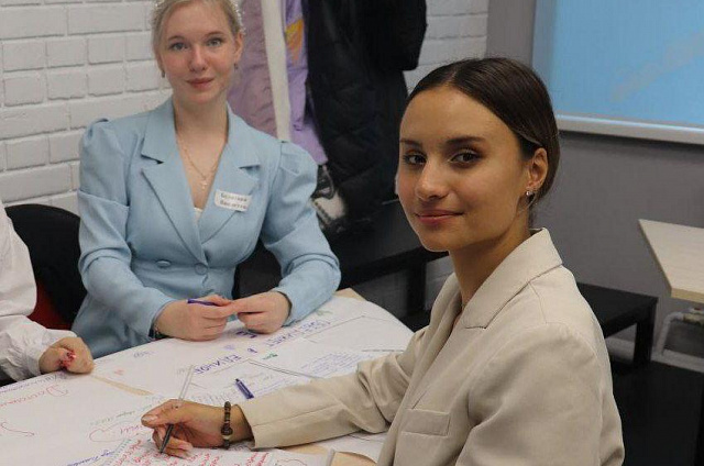 Три амурские школьницы вышли в финал конкурса «Ученик года»