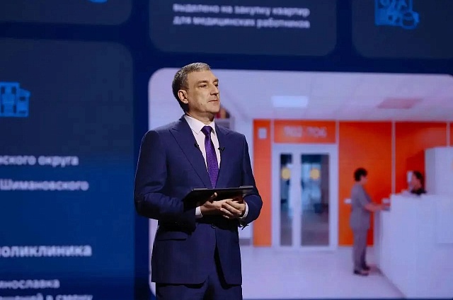 Василий Орлов поблагодарил депутатов за совместную работу и вручил награды