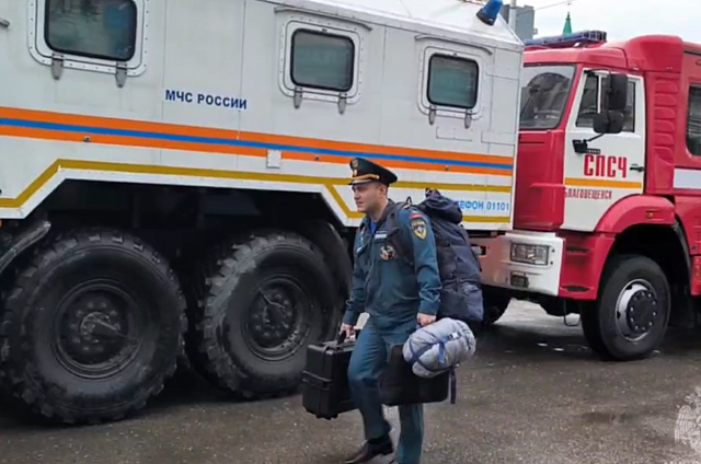  Амурские сотрудники МЧС оценивают угрозу паводка в Зее