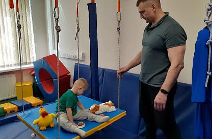 Почти 100 малышей с ОВЗ получили помощь в Приамурье