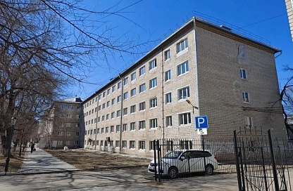 Окна, кровля и тепловой узел: ремонт общежития Благовещенского педуниверситета выполнили на треть