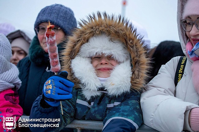 Мандарины от Панды, подарки от Цай Шэня и туры в Китай: Благовещенск встретил Восточный Новый год