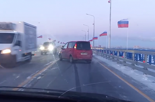 Очевидцы сообщили о первом ДТП на новом мосту через реку Зея в Благовещенске