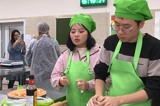 Амурские и китайские студенты обменялись опытом приготовления традиционных блюд