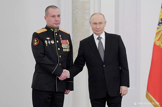 Президент наградил благовещенца Дениса Бухановского Звездой Героя