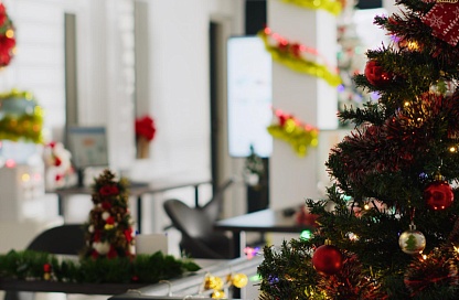 Как встречают Новый 2026 год на работе: тренды и привычки российских сотрудников