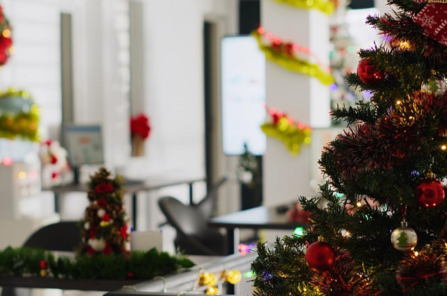 Как встречают Новый 2026 год на работе: тренды и привычки российских сотрудников