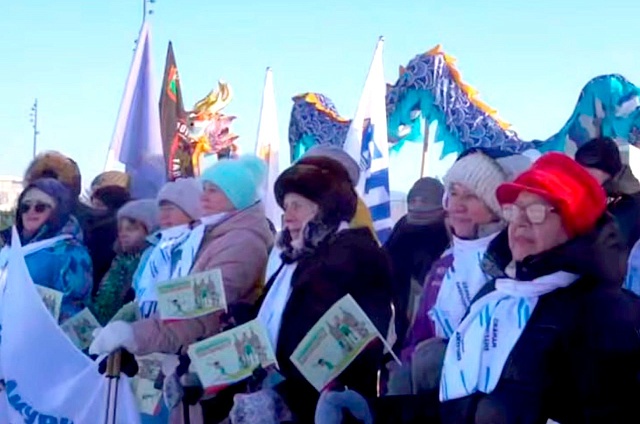 Кричалки, песни и флаги: Благовещенск сделал шаг навстречу Новому году