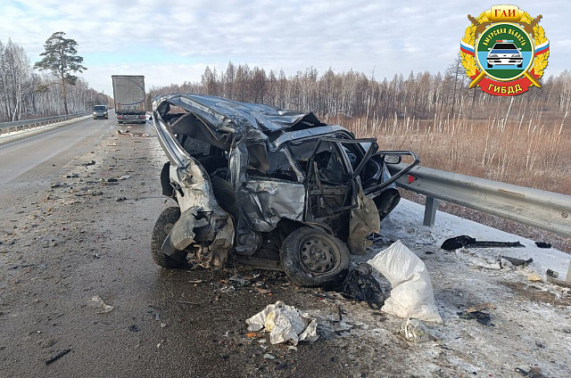 В Шимановском округе на трассе «Амур» водитель столкнулся на «встречке» с грузовиком