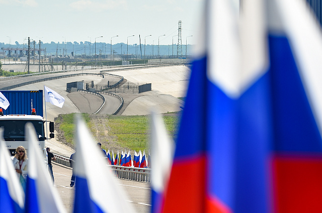 Движение на мосту Благовещенск-Хэйхэ временно приостановлено из-за неисправности электроснабжения на китайской стороне