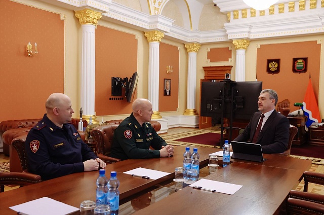 Василий Орлов встретился с командующим Восточным округом Росгвардии Александром Решетниковым