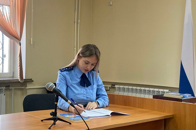 «Чёрный маг» из Райчихинска обманул бывшую сожительницу, «снимая» с неё порчу