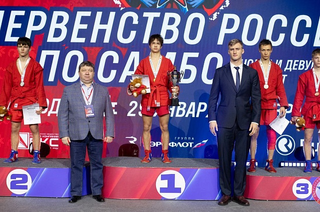 Амурский самбист Савелий Семеняченко стал чемпионом России среди юношей