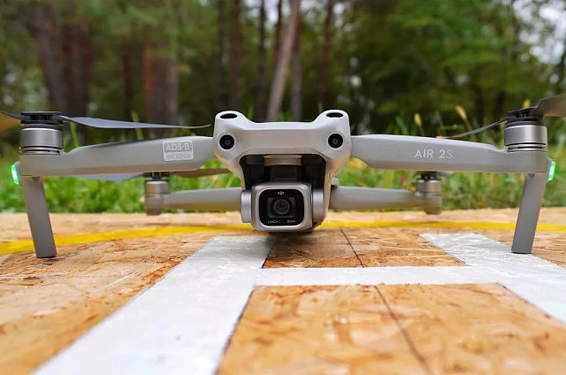 Для российских школьников выпустили первый официальный учебник по дронам