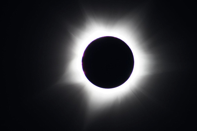 ﻿Редкое гибридное затмение Солнца запечатлел в Австралии член Иркутского астроклуба
