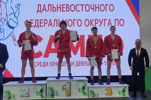 Амурчане завоевали 9 медалей на первенстве Дальнего Востока по самбо