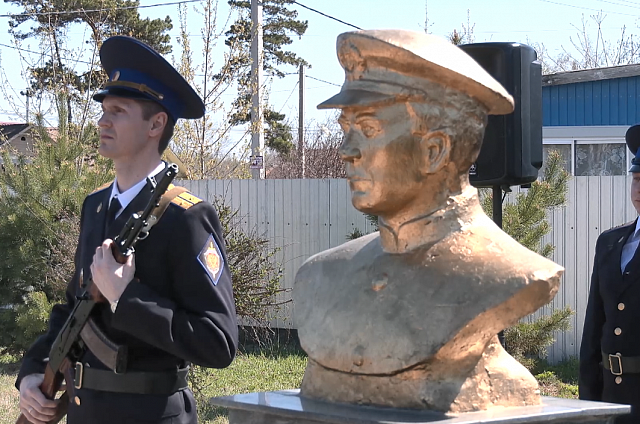 В Ивановке появилась аллея памяти в честь героя-чекиста Александра Галушкина
