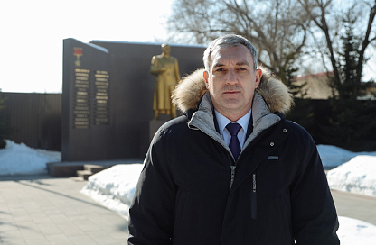 Василий Орлов поздравил ветеранов и военнослужащих с Днём защитника Отечества