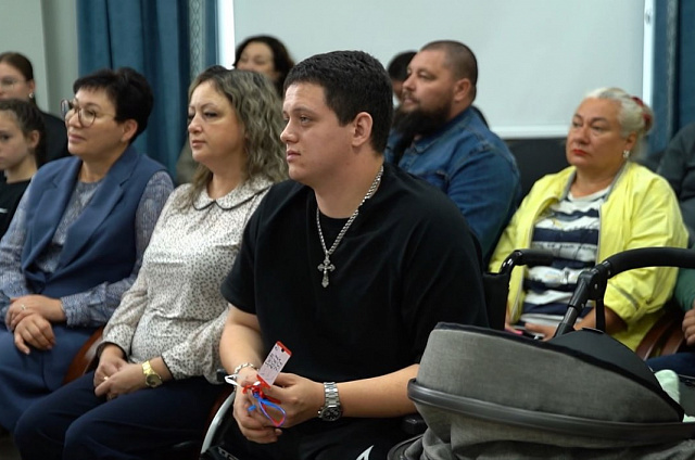 Впервые в Приамурье вручили автомобиль ветерану СВО