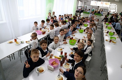 Муниципалитетам помогут ремонтировать пищеблоки в школьных кафе по поручению Василия Орлова