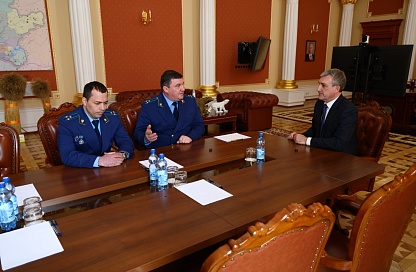 Губернатору представили нового главу Благовещенской межрайонной природоохранной прокуратуры