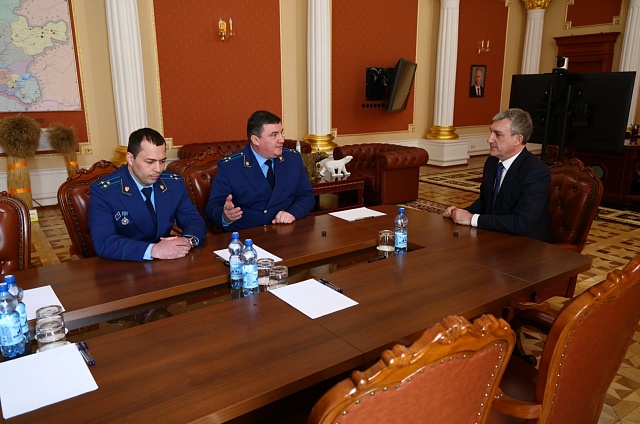 Губернатору представили нового главу Благовещенской межрайонной природоохранной прокуратуры