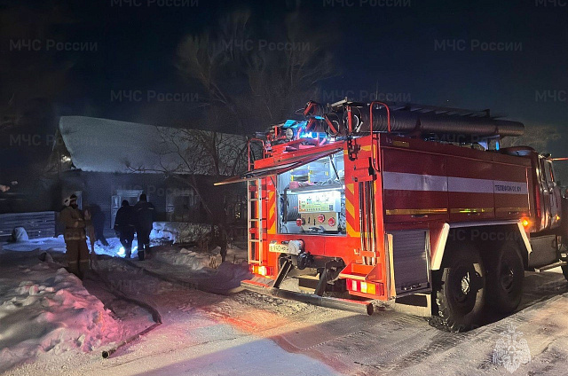 В Свободном в горевшем двухквартирном деревянном доме погибла пенсионерка 1952 года рождения