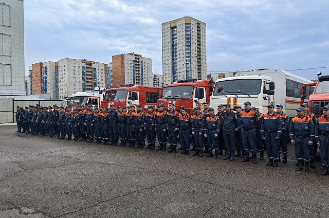 Сотрудники амурского МЧС возвращаются домой после тяжёлой работы в Забайкалье