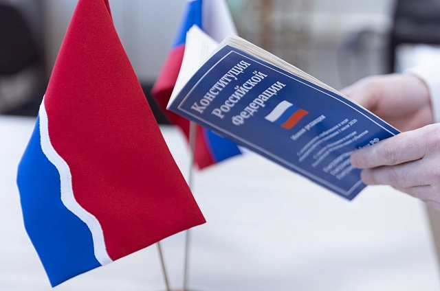 Губернатор Амурской области Василий Орлов поздравил жителей с Днём Конституции Российской Федерации