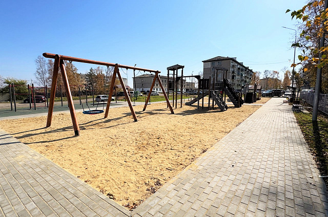 Новая детская площадка появилась в Екатеринославке по поручению губернатора