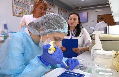 Огнетушитель, ножницы и пробирка: в Приамурье студенты показывают свои профессиональные качества 