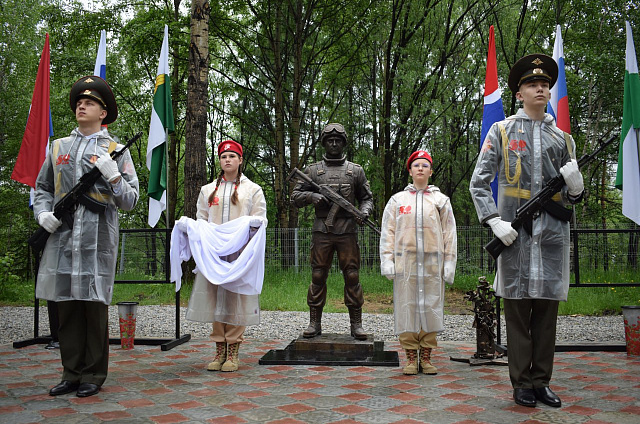 Памятник героям СВО открыли в Тынде