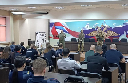 Амурские полицейские обменялись опытом с ветераном боевых действий