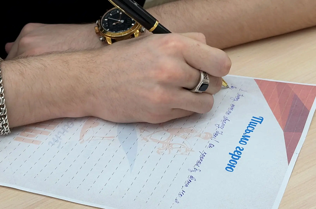 «Держитесь, ребята!»: 400 фронтовых треугольников с теплом от амурчан отправили бойцам на фронт