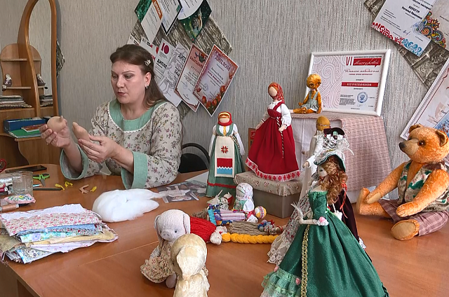 Народный мастер Амурской области за 11 лет создала около 300 тряпичных кукол