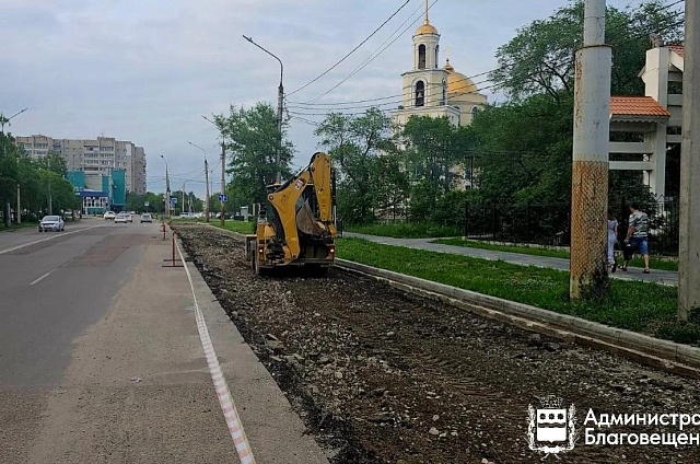 У Храма Ксении Петербургской в Благовещенске обустраивают парковку на 37 мест