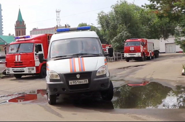 В Белогорск для ликвидации последствий непогоды отправили сотрудников амурского МЧС