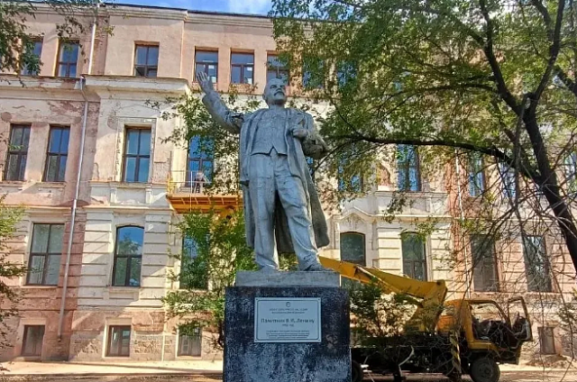 В Благовещенске приведут в порядок памятник Ленину у педуниверситета