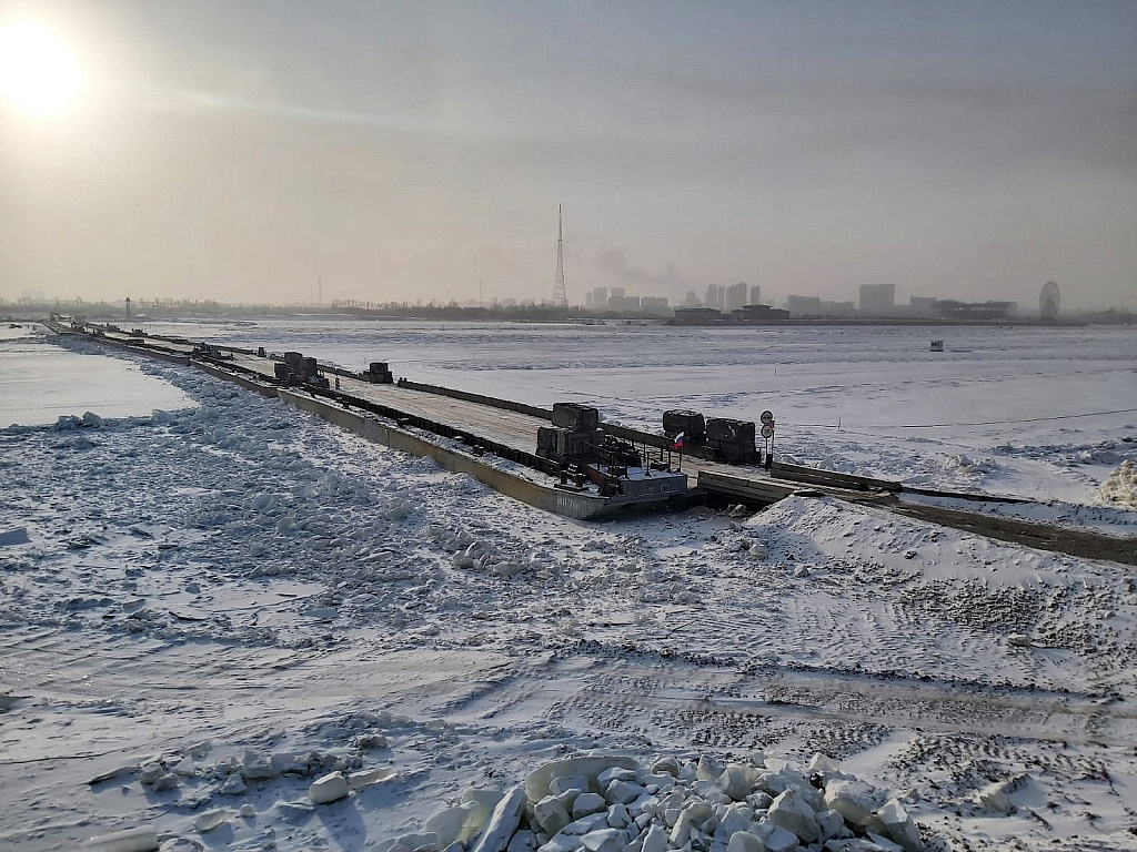 Движение грузового транспорта по понтонному мосту Благовещенск-Хэйхэ  начнётся с 9 января