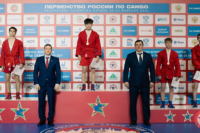 Амурский самбист взял серебро первенства России, несмотря на травму в финале