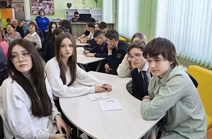 Школьники и серебряные волонтёры сразились в интеллектуальной битве в Тынде