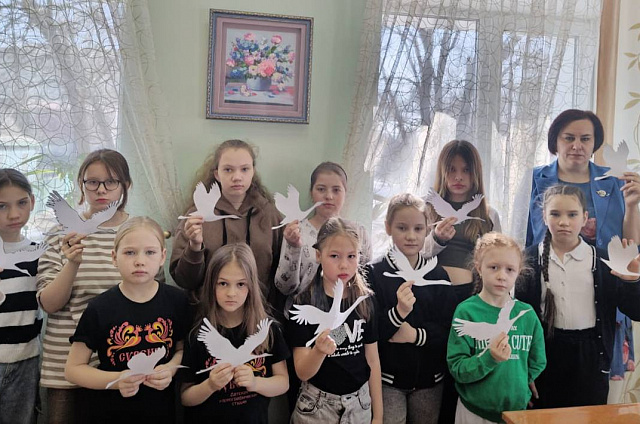 Амурчане присоединяются к акции «Летят журавли» в память о жертвах теракта 