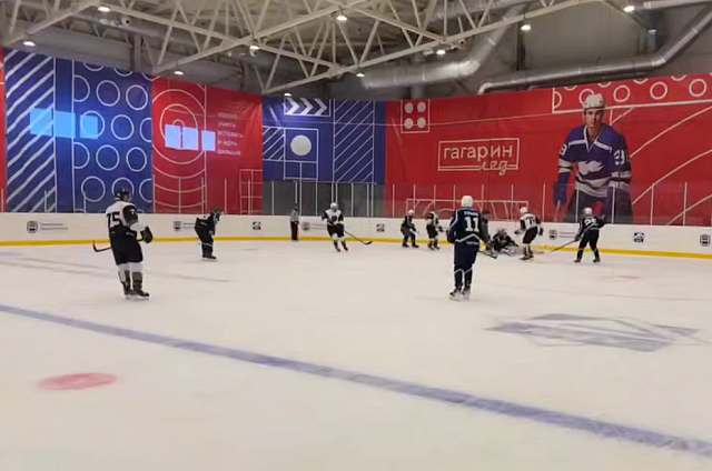 В Благовещенске впервые проходят игры ветеранов на новой хоккейной площадке