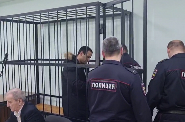 ﻿Благовещенца, обвиняемого в убийстве жены и 10-месячного сына, заключили под стражу на 2 месяца