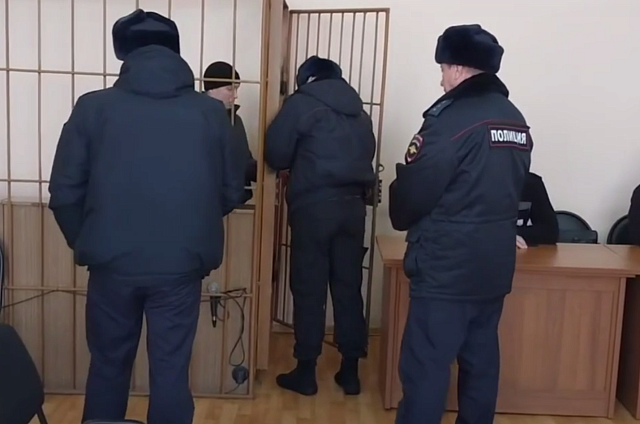 В Зее вынесли приговор инспектору, бравшему взятки машинами и боеприпасами