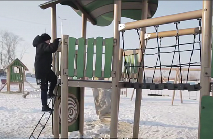 Современную детскую площадку возвели в Екатеринославке