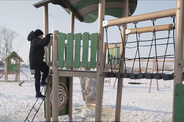 Современную детскую площадку возвели в Екатеринославке