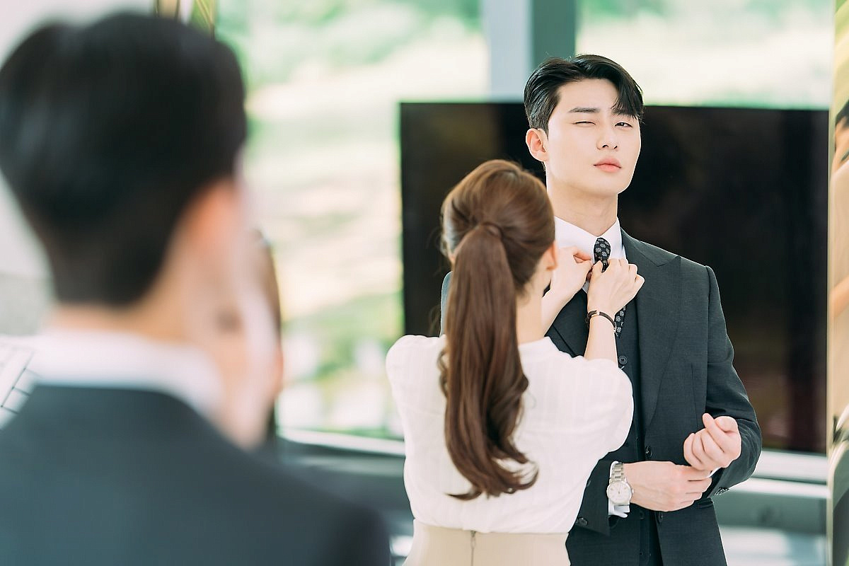 «Что случилось с секретарём Ким?» (18+)