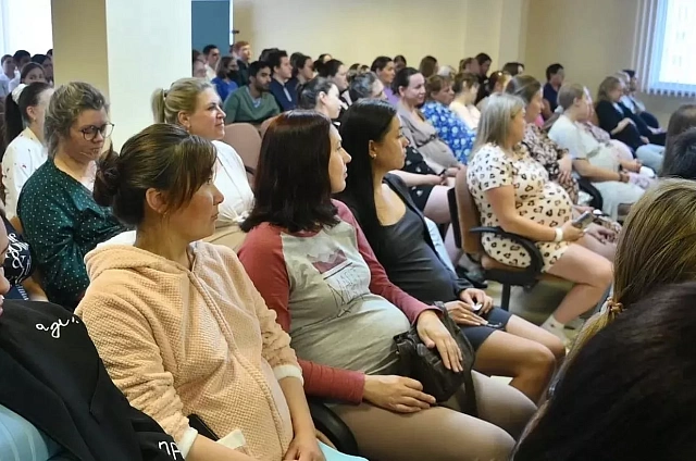 Коляска, кроватка и стульчик бесплатно: в Приамурье работают пункты проката для родителей с малышами
