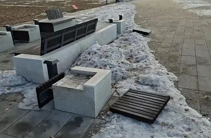 Благовещенца, сломавшего лавочки на «Трибуна Холл», привлекут к ответственности